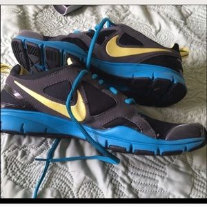 Nike shoes $7